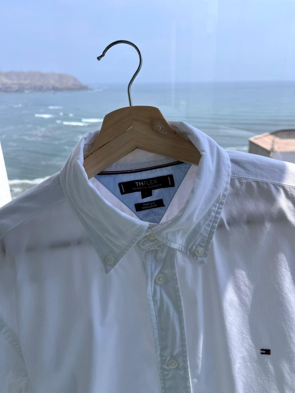 Camisa M/L Tommy Hilfiger ultra ligera