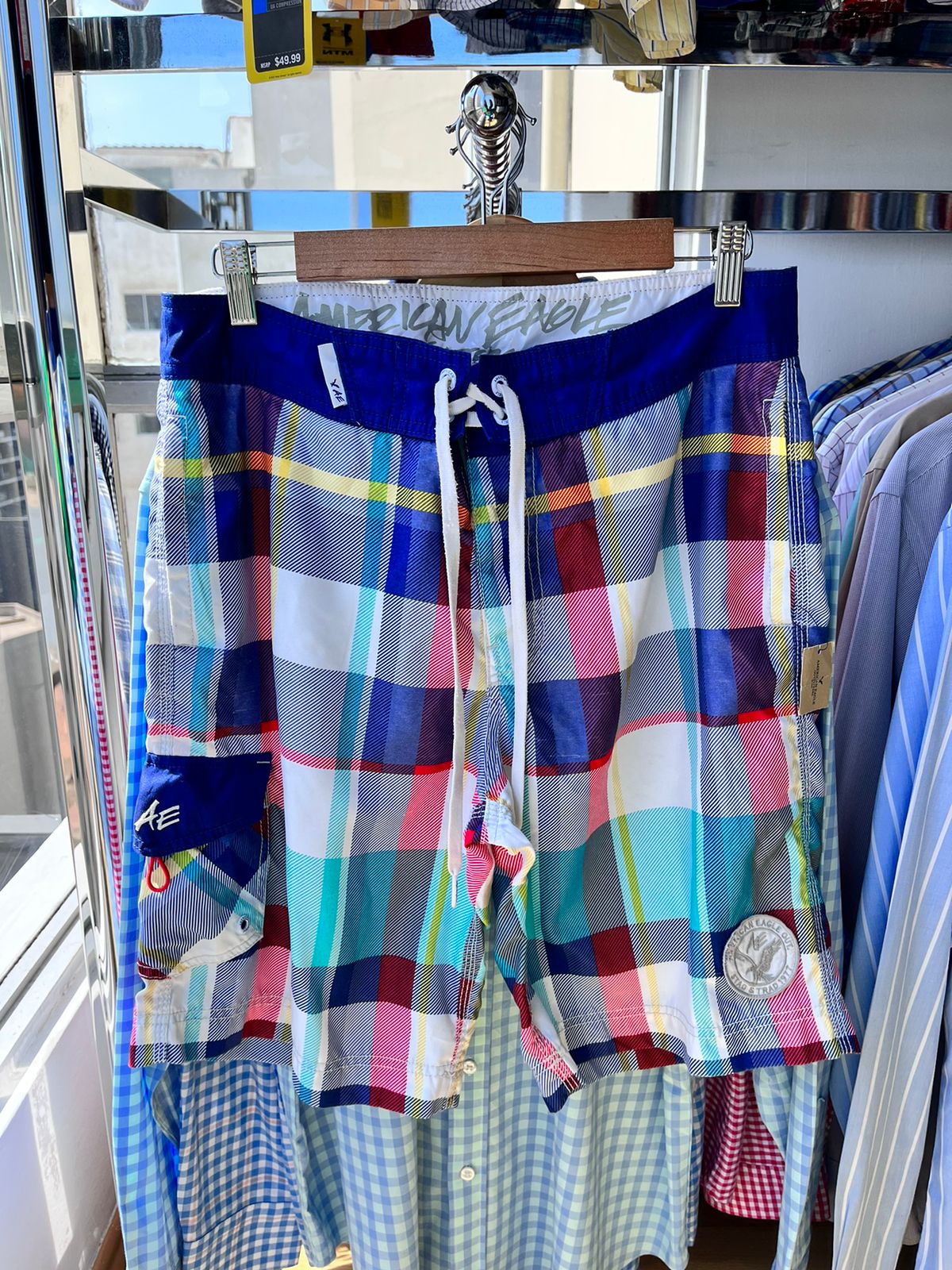 Shorts de baño American Eagle, estampado de cuadros.